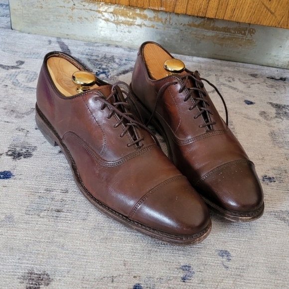 Allen Edmonds set: oxford dress shoes (Size 9A; narrow) and matching belt (34"). - Picture 2 of 14